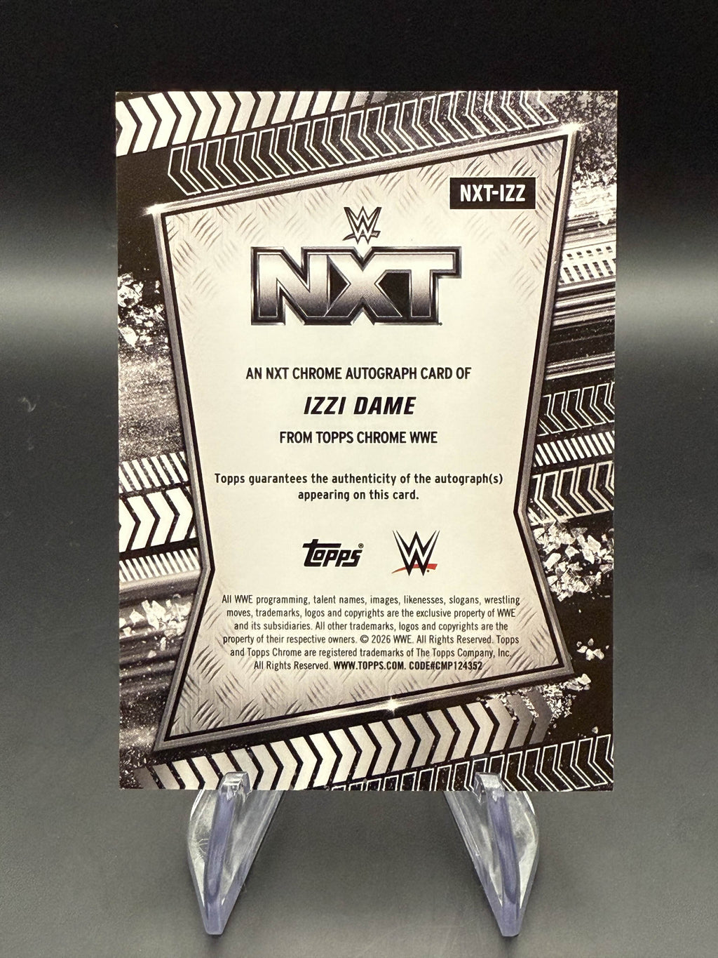 Izzi Dame 2026 WWE Topps Chrome NXT Autograph